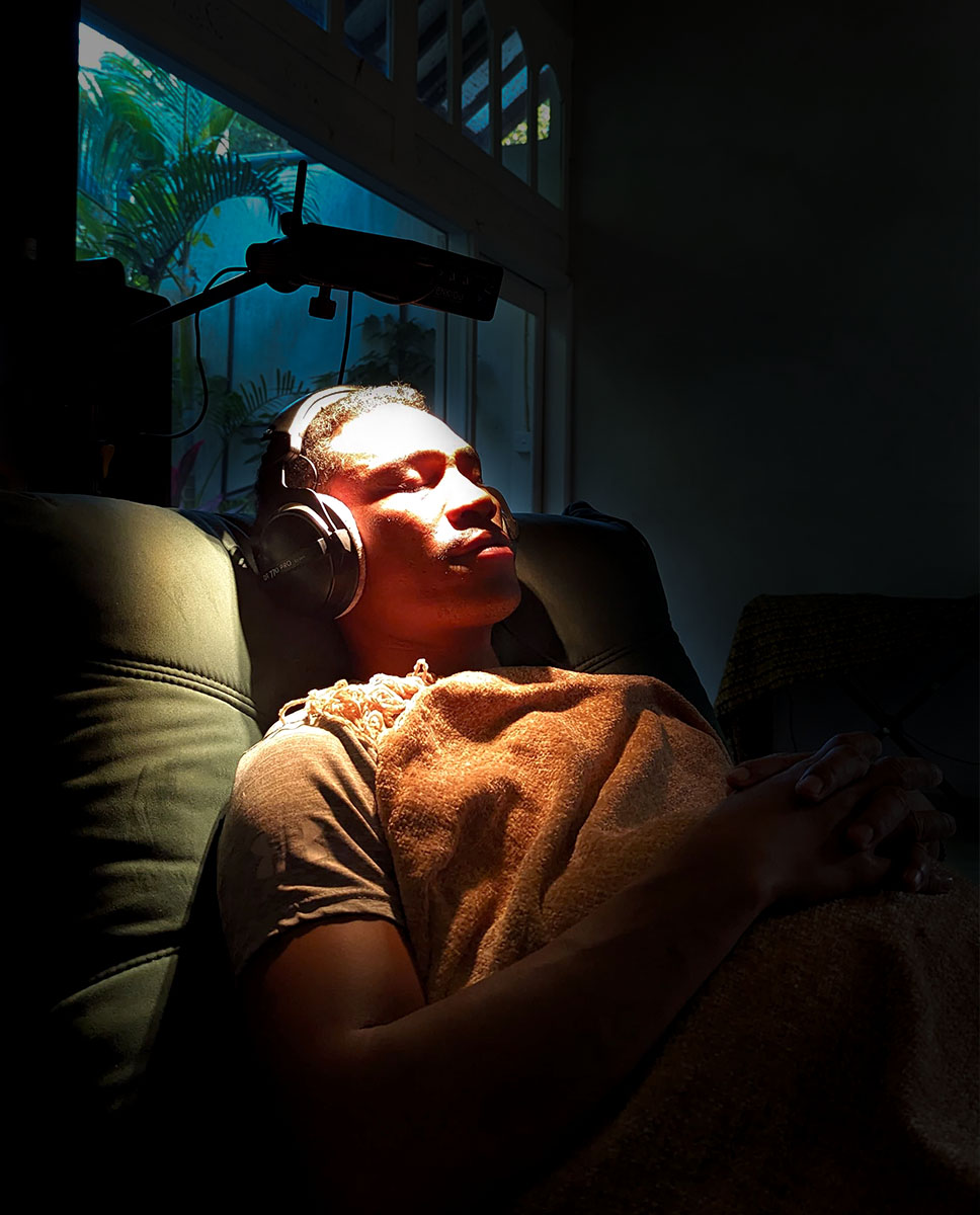 Advanced light therapy and brainwave entrainment session in Holistic Healing Home Sukawati Ayutyas